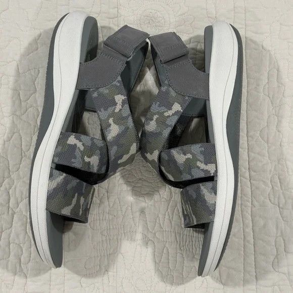 Cloudsteppers by Clarks Gray Sandals Womens/Femmes Size 11 W Camo - Picture 3 of 8